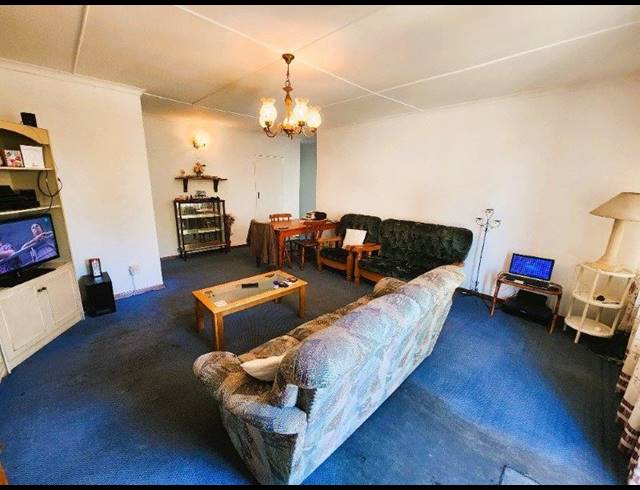 3 BEDROOM FLAT SOLD IN PINETOWN CENTRAL